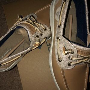 Brand new 7.5 Rosefish sperrys!